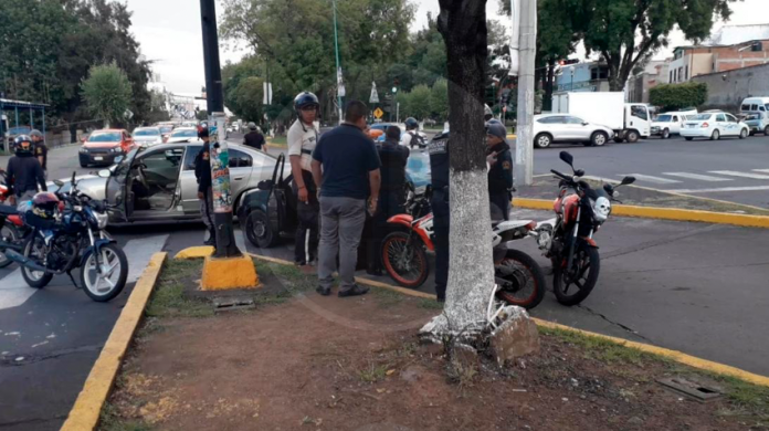 Joven de seguridad intenta darse a la fuga al no pagar en una gasolinera