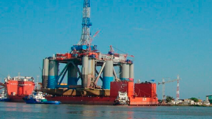 Piratas asaltan plataforma petrolera de Grupo Carso