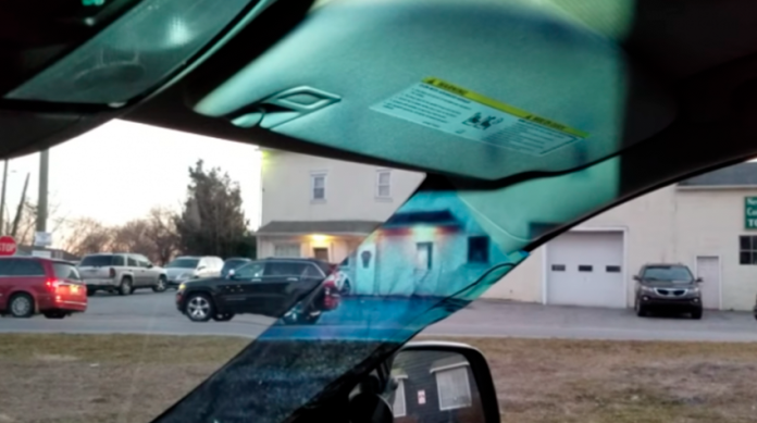 Adolescente crea sistema para eliminar los puntos ciegos en los autos