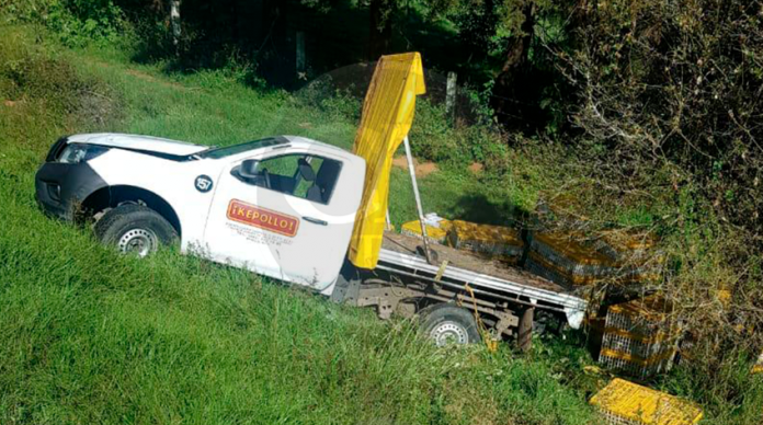 Volcadura deja dos lesionados en la Pátzcuaro-Uruapan