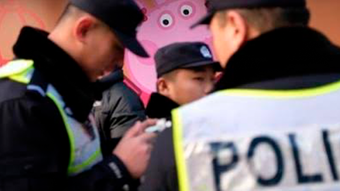 Hombre ataca a 51 niños con químico corrosivo