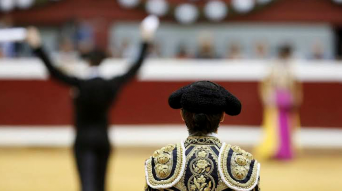 Torero mexicano asesina a puñaladas al amante de su esposa