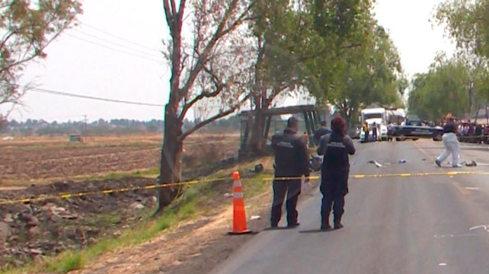 Hallan dos ejecutados en la carretera Lázaro Cárdenas-Colima