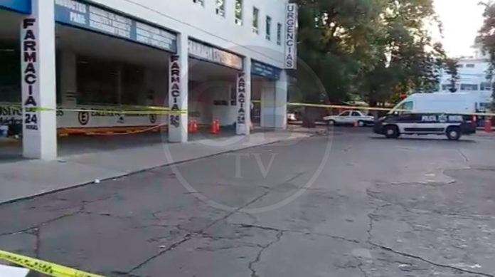 Muere indigente afuera de clínica privada en Morelia