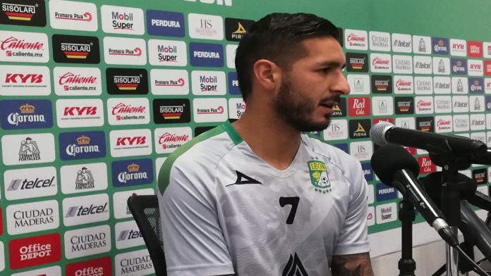 Jugador del León señala que arbirtraje perjudicó el partico contra Monarcas