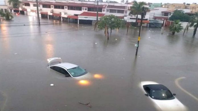 Mazatlán registra lluvia histórica; inundaciones de hasta un metro