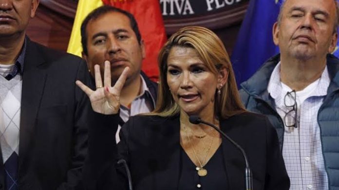 Senado de Bolivia prepara presidenta interina