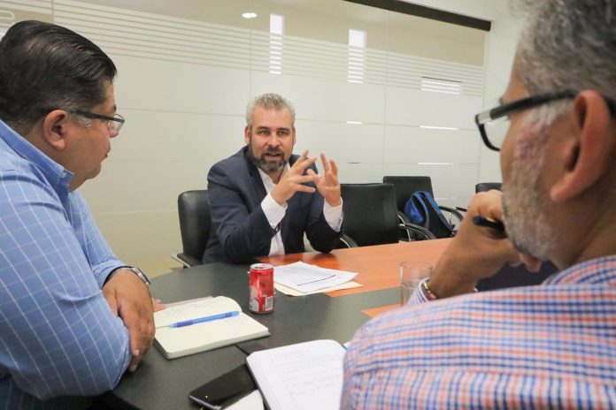Alfredo Ramírez presenta su iniciativa de Ley de Gobierno Digital al ClusterTIM Morelia