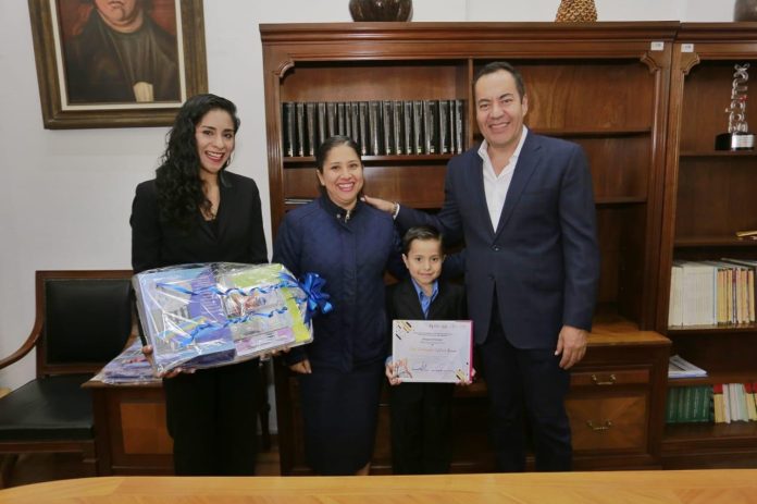 Reconoce Carlos Herrera a ganadores de concurso de dibujo 2019