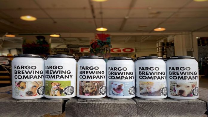 Empresa de cervezas pone perritos sin casa en sus latas para que sean adoptados