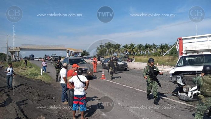 Choque carretero deja dos militares heridos