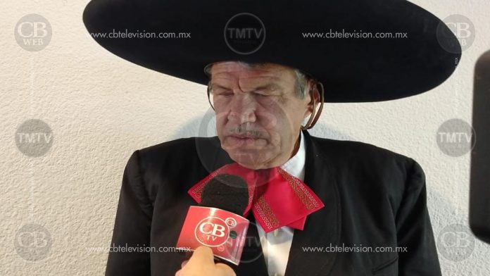 Narcos ofrecen buen dinero, camionetas y nalgas, gobierno nada: “Padre Pistolas”