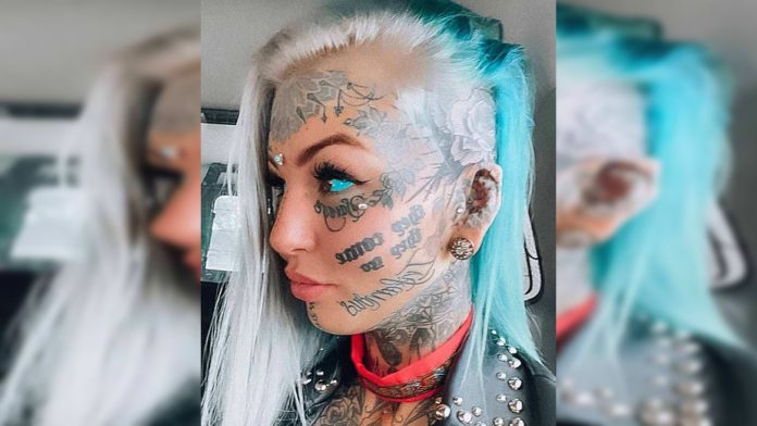 Influencer queda ciega tras tatuarse los ojos