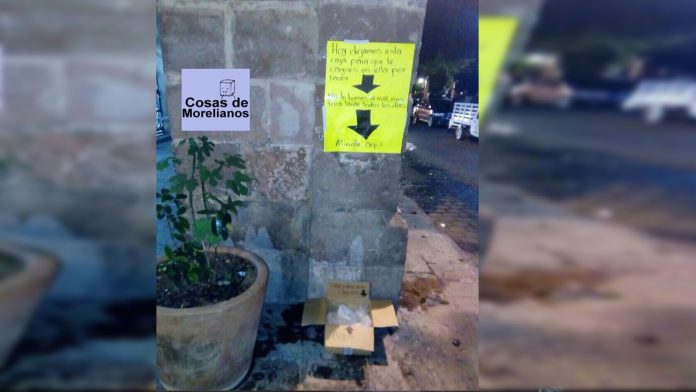Ponen cajita para que “hagan sus necesidades” en el Centro Histórico de Morelia