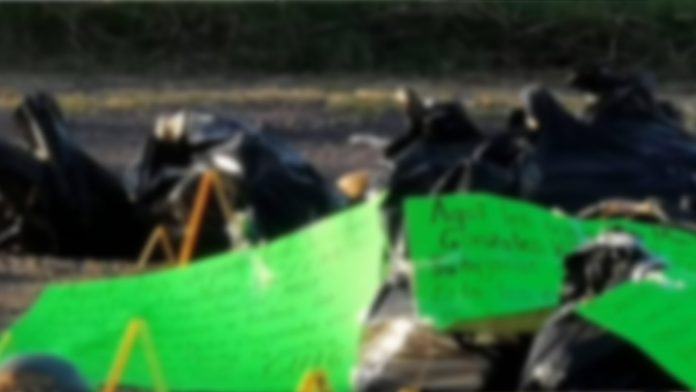 Encuentran decenas de bolsas con restos humanos en la carretera libre de Guanajuato