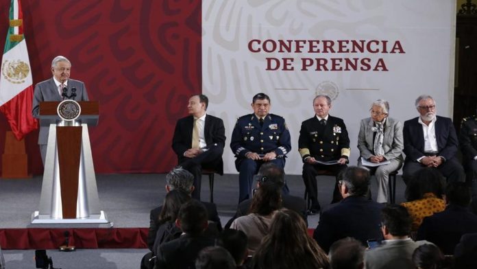 El Elogio a la locura: «La sociedad es un manicomio cuyos guardianes son los funcionarios de policía»