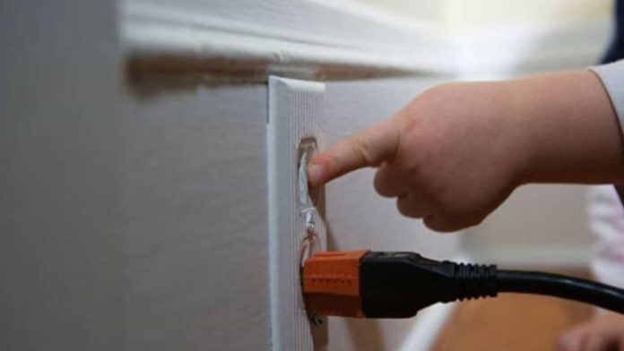 Niño de cuatro años muere tras morder un cable
