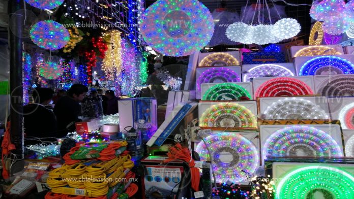 Morelianos gastan hasta $2000 en adornos navideños