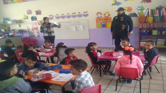 Mantiene SSP labores de proximidad en Centros Escolares, de Pajacuarán