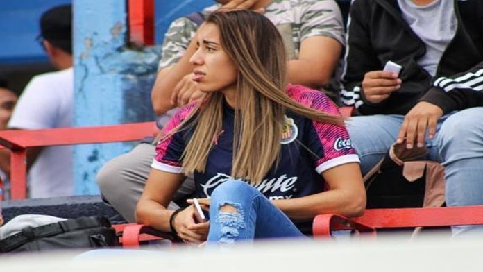 Le niegan el uso del transporte público por ser del Chivas