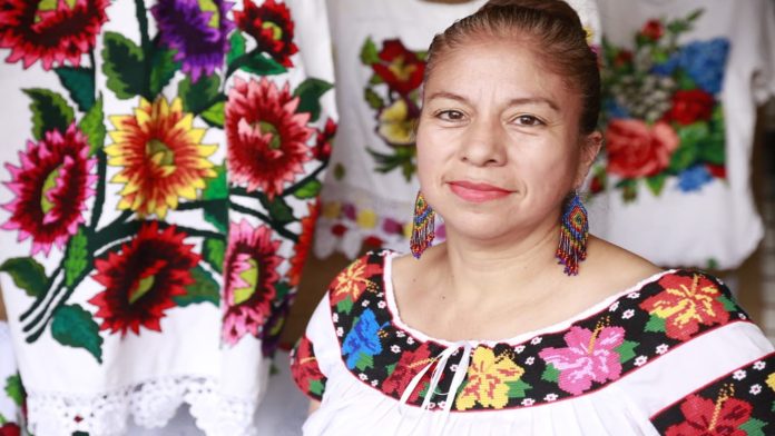 Mujeres artesanas exponen el arte de sus artesanías en el Congreso Charro 2019