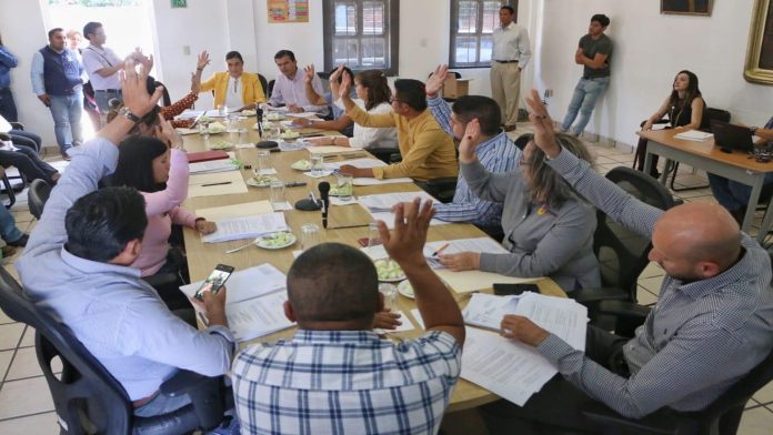 Autoriza Cabildo compra de mil 500 toneladas de cemento para pavimentar comunidades de Uruapan
