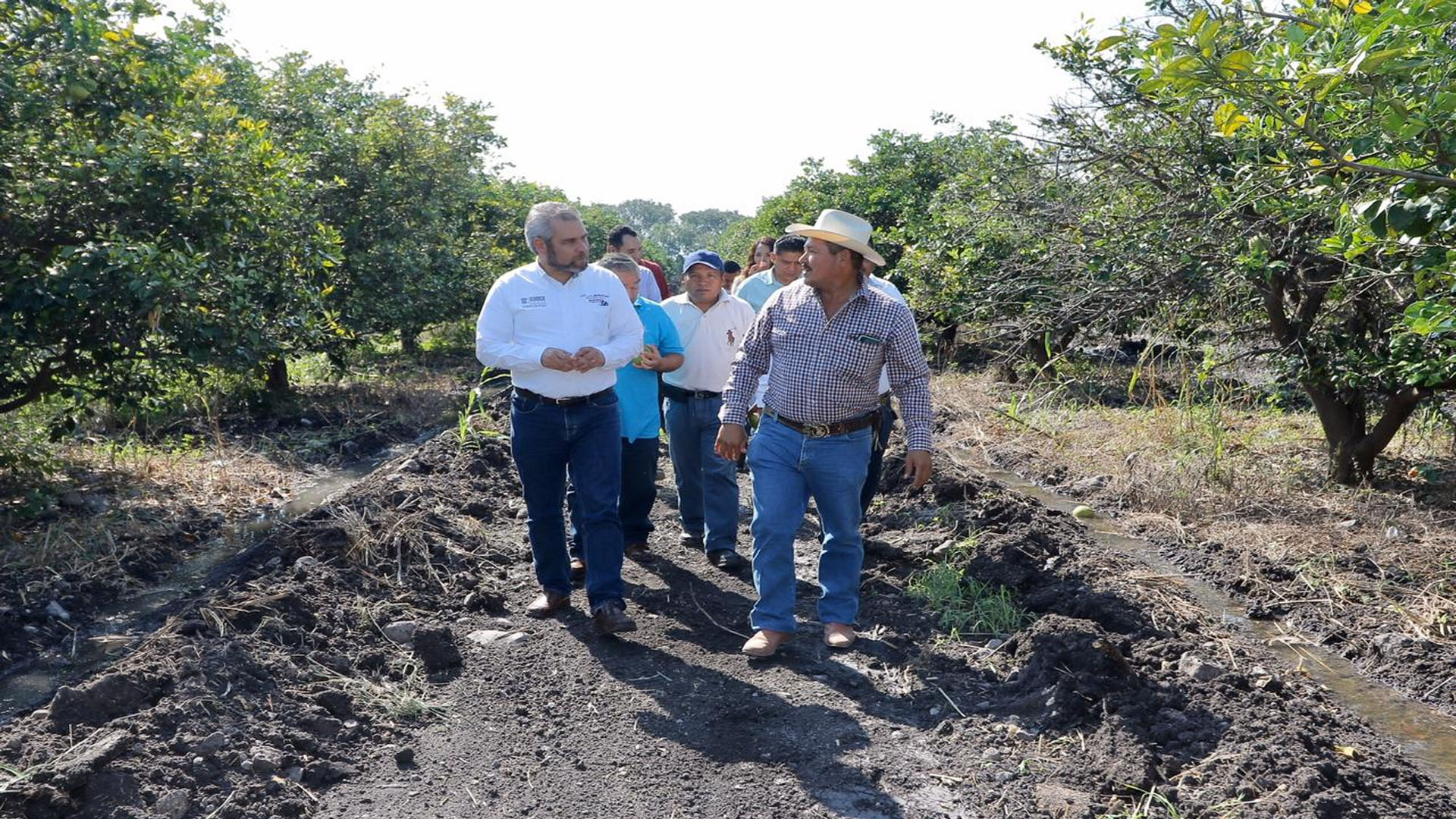 Alfredo Ramírez y ciudadanos fortalecerán las vocaciones productivas de Tierra Caliente Alfredo Ramírez y ciudadanos fortalecerán las vocaciones productivas de Tierra Caliente