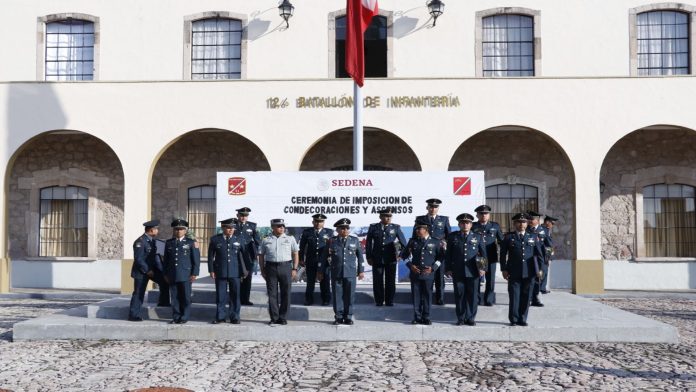 Otorgan ascensos a personal militar