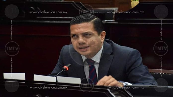 Dirigente del PAN en Michoacán sufre accidente carretero