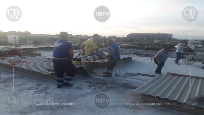 Septuagenario termina herido al recibir descarga eléctrica