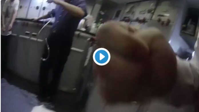 Video: Médico succiona la orina de un pasajero para salvarle la vida durante un vuelo