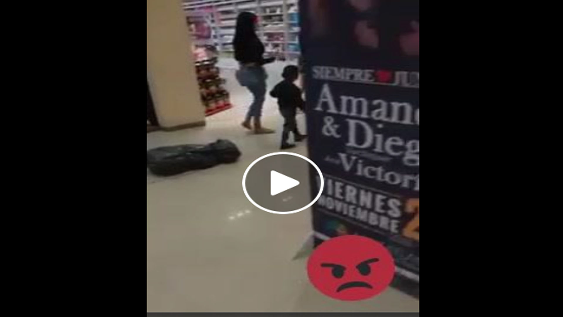 Video: Visten a niño de sicario con todo y embolsado Video: Visten a niño de sicario con todo y embolsado