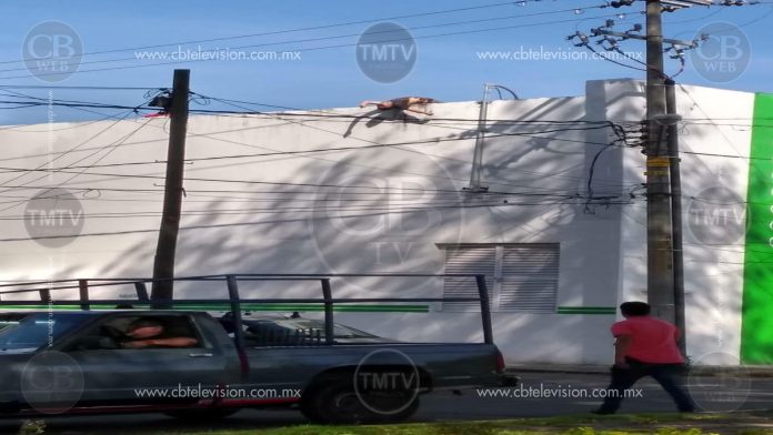 Hombre se electrocuta en Salud Digna, frente del DIF de Uruapan