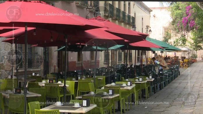 Morelianos en contra del posible retiro de mesas en portales y las rosas