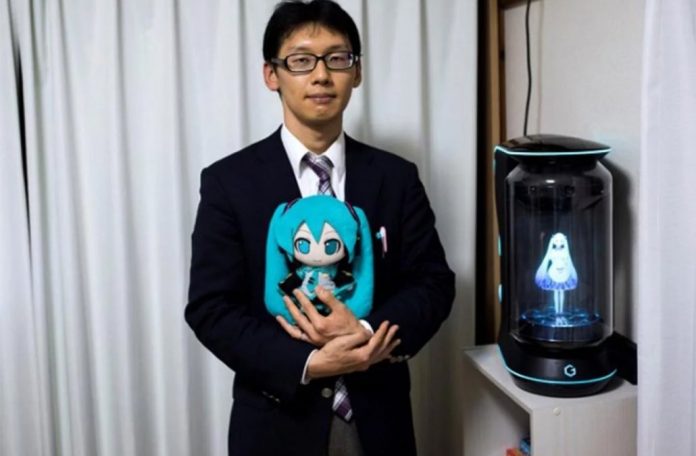 Se casó con un holograma y la pierde al actualizar el sistema