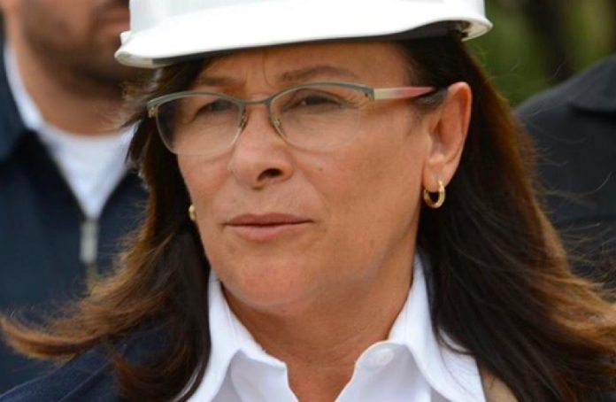 Secretaria de Energía es bautizada como #LadyTapo después de que hombre le exigiera aeropuerto en Texcoco