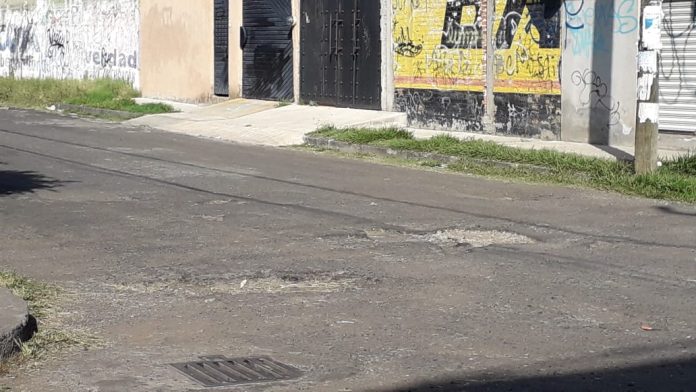 Aún sin atender calles en Prados Verdes, vecinos exigen solución