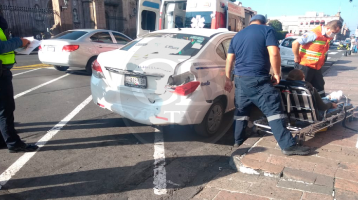 Choque por alcance deja una mujer lesionada sobre avenida Madero