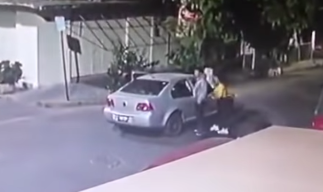 VIDEO (+18): Captan a hombre golpear y patear brutalmente a una mujer en CDMX VIDEO (+18): Captan a hombre golpear y patear brutalmente a una mujer en CDMX