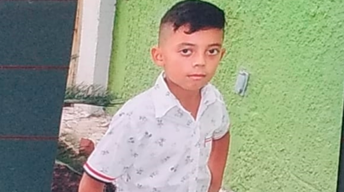 En México: Sujetos amenazan a mujer con pistola y le arrebatan a su hijo de 9 años