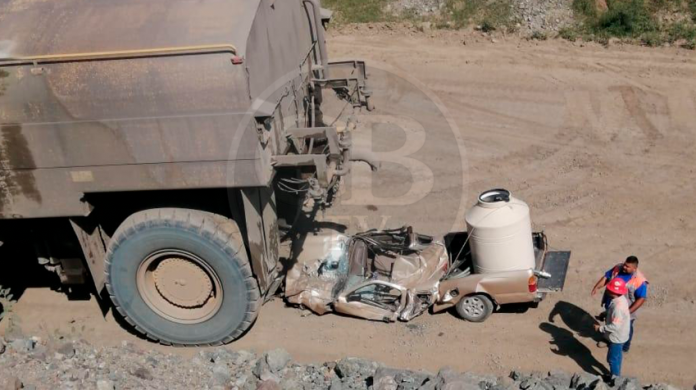 Camión aplasta una camioneta en la empresa Arcelor Mittal