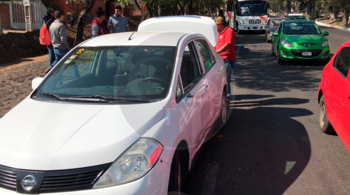 Se impacta motociclista con vehículo compacto en Madero Poniente