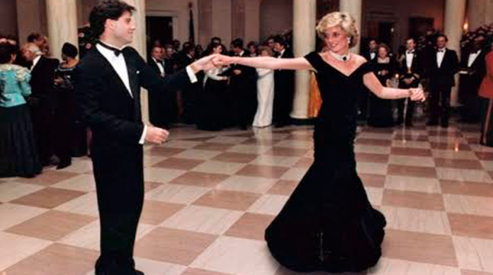 Subastan vestido de Lady Di con el que bailó con John Travolta