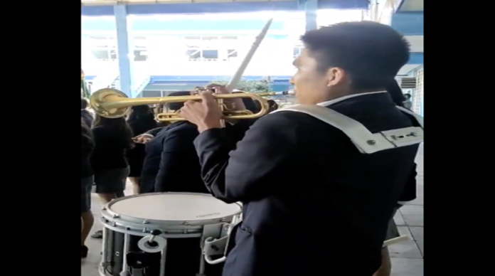 VIDEO: Se hace viral por integrar la banda de guerra de su escuela él solo