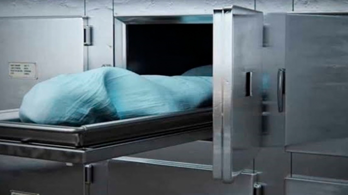 Sorprenden a forense violando el cadáver de una menor