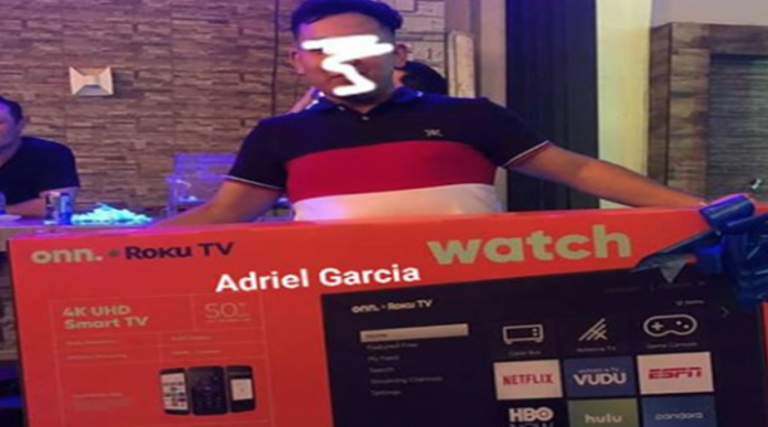 VIRAL: Llevaba una semana en su trabajo y gana una pantalla en la posada; renunció al día siguiente