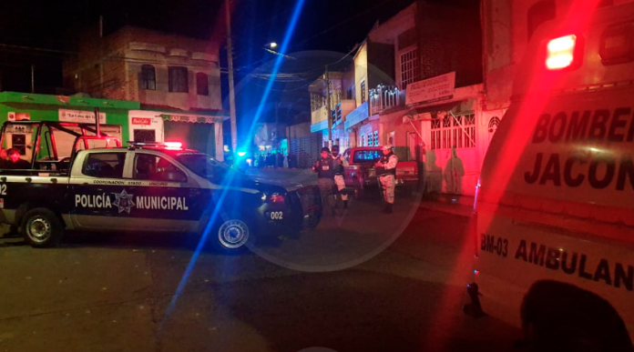 Balean a joven y a niño de 9 años dentro de una barbería