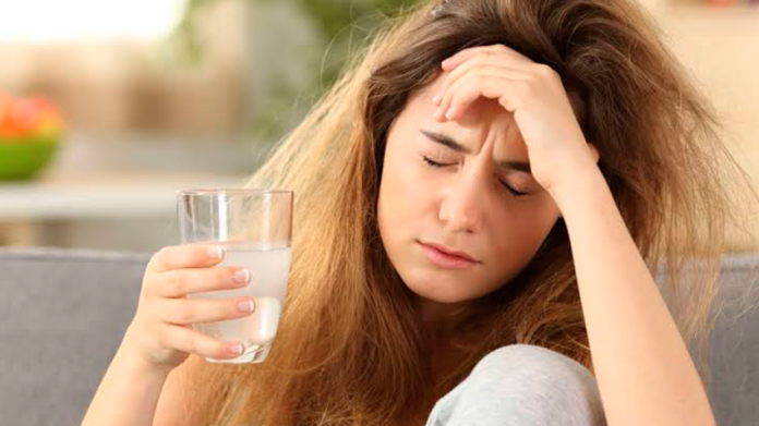 ¿Estás crudo? ¡La vas a sufrir! Especialistas aseguran que no hay cura milagrosa