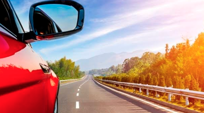 Viaje seguro al conducir por carretera en esta temporada invernal de vacaciones