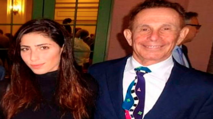 Detienen a joven por estafar a su marido 52 años mayor que ella